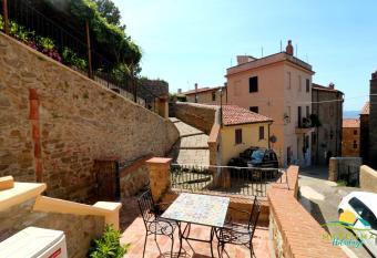 Maremma Holidays- La Casa Di Rocca allows 18 year olds to book a room