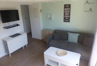 Logement id  al au centre-ville has Balcony rooms