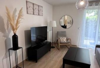 Appartement    Fleury-Merogis Proche de Paris has Balcony rooms