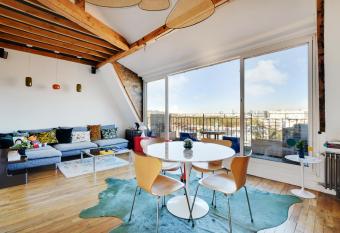 Villa Montmorency has Balcony rooms