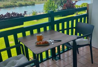 Hendaya vistas incre  bles allows 18 year olds to book a room