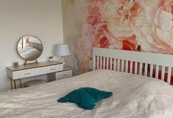 Magnifique vue sur Paris balcon has Balcony rooms