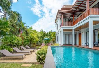 Villa Autjima krabi /3BRD has rooms with a private hot tub