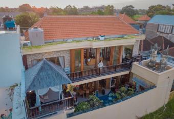 Villa Lethem Umalas has rooms with a private hot tub