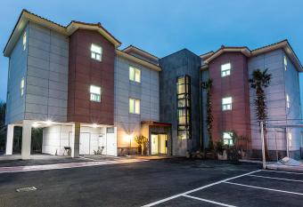 Sky Oreum Pension has Balcony rooms