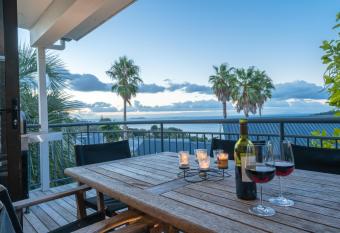 2 Levels of Magnificient Sea Views has Balcony rooms