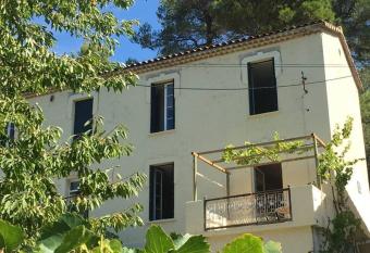 Country house with vineyard views near Gigondas has Balcony rooms