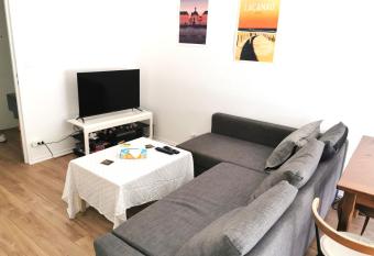 Charmant 2 pi  ces    9 minutes de Bordeaux en Tram allows 18 year olds to book a room