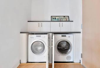 Portsview has rooms with a private hot tub