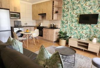 Beautiful Centrally Located Apartment allows 18 year olds to book a room