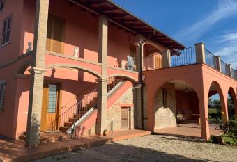 VILLA DEGLI ARCHI has Balcony rooms