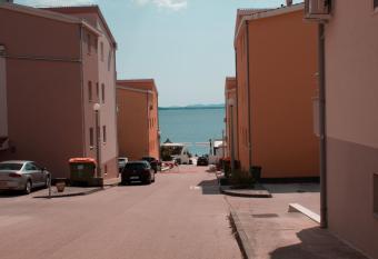 Apartment B&S has Balcony rooms