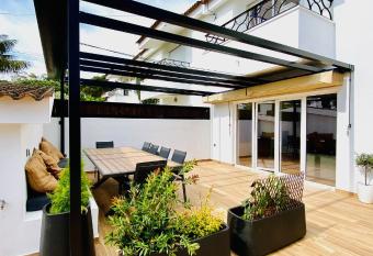 Casa do Mar - Sao Joao da Caparica allows 18 year olds to book a room