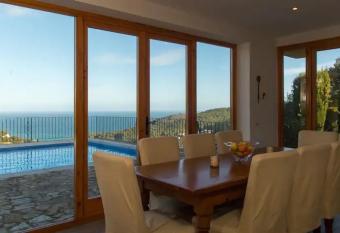 villa jonquil has Balcony rooms