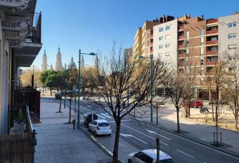 Reformado a 5 minutos del Pilar has Balcony rooms