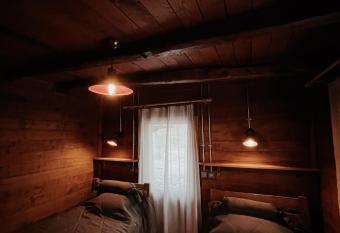 Redpine Guesthouse has Balcony rooms