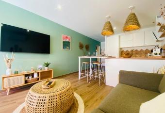 LE BALI, Exceptionnel P3 avec piscine    2 min des plages , parking, wifi et climatisation allows 18 year olds to book a room