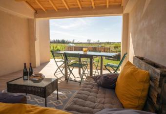 G  te Le Galus au c  ur de nos vignes bio has rooms with a private hot tub