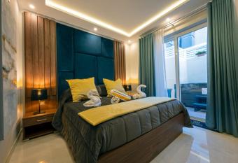 Domus Boutique Hotel allows 18 year olds to book a room