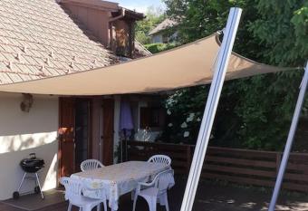 G  te des S  ches Tourn  es has Balcony rooms