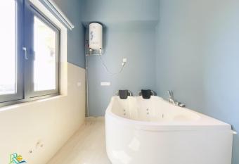 Sunway Grid Residence @ UHA has rooms with a private hot tub