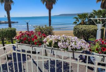 AquaMar Bed and Breakfast has Balcony rooms