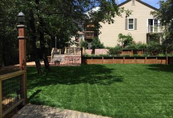 Mountain Home in the Pines has Balcony rooms