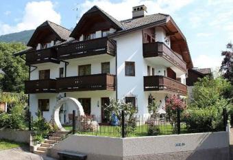 Traudhaus has Balcony rooms