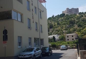 Apartment Alea allows 18 year olds to book a room