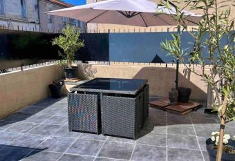 Maison avec terrasse cosy, 2 chambres, wifi, parking has Balcony rooms