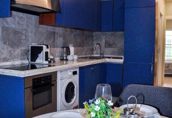 Appartamento Urbino allows 18 year olds to book a room