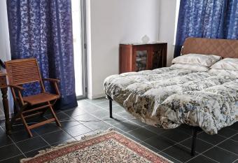 Residence Mareblu has rooms with a private hot tub