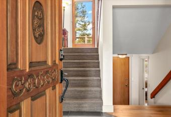 Luxury Vacation Home has rooms with a private hot tub