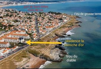 Appart    la mer proche St Gilles avec garage et v  los has Balcony rooms