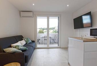 Studio Cosy Aigues Marines has Balcony rooms