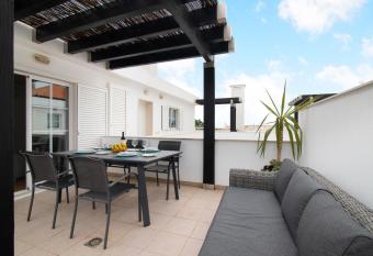 Vista Mar has Balcony rooms