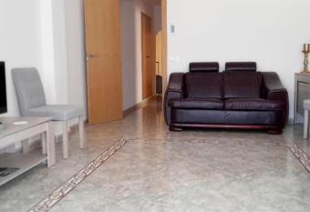 Habitaci  n Privada Cerca de Valencia En Vivienda Compartida allows 18 year olds to book a room