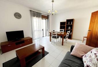 Ocean Echo - Walk to the Beach & Broadway allows 18 year olds to book a room