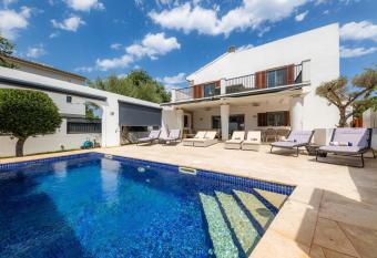 Villa Son Carrio has Balcony rooms