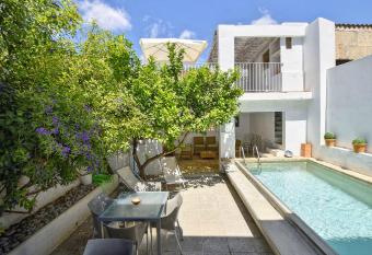 Padrina has Balcony rooms