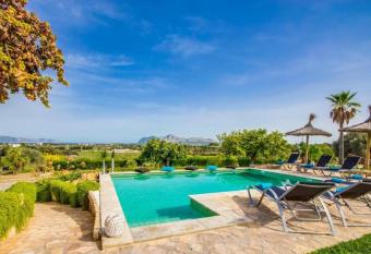 Finca Les Comes has Balcony rooms