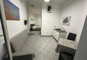 In centro allows 18 year olds to book a room