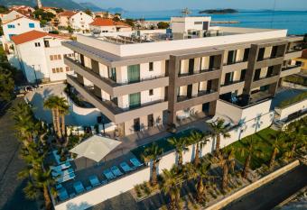 Hotel Crystal has Balcony rooms