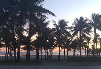 Apartamento para temporada, Vila Guilhermina Praia Grande allows 18 year olds to book a room