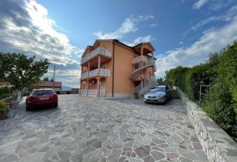 Hill 3 has Balcony rooms