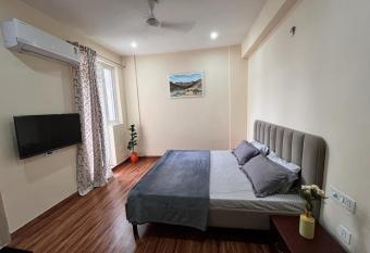 Classic Home by Sonia has Smoking/Balcony rooms