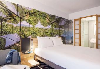 Novotel Den Haag City Centre, fully renovated allows 18 year olds to book a room