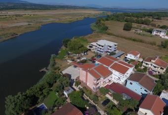 Curani Apartments has Balcony rooms
