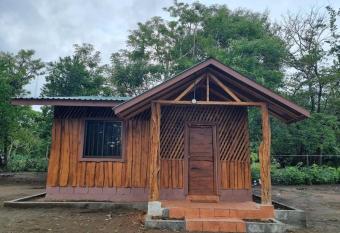 Caba  a Arrecife del pacifico sur has rooms with a private hot tub
