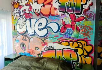 Chambre Street Art allows 18 year olds to book a room